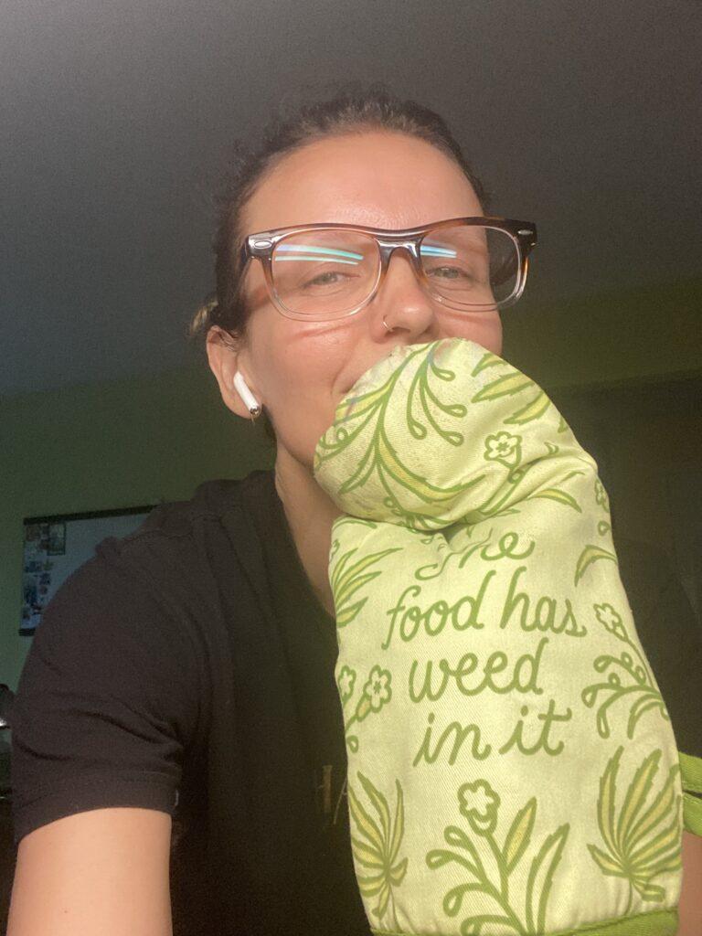 Marge with oven mitts.